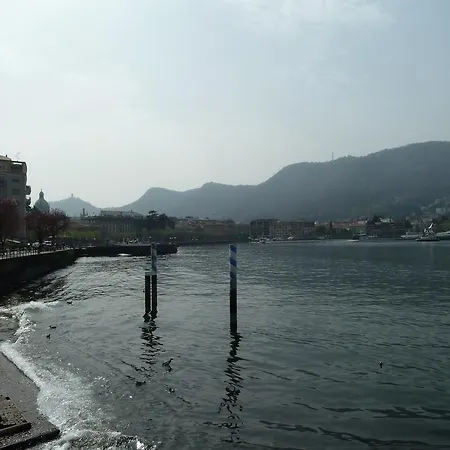 Splendid By The Lake Apartment Como